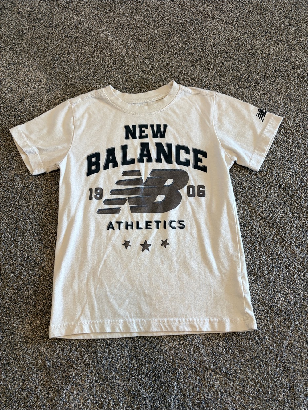 Boys New Balance Cream Short-Sleeve Athletics Graphic Tee Size 10